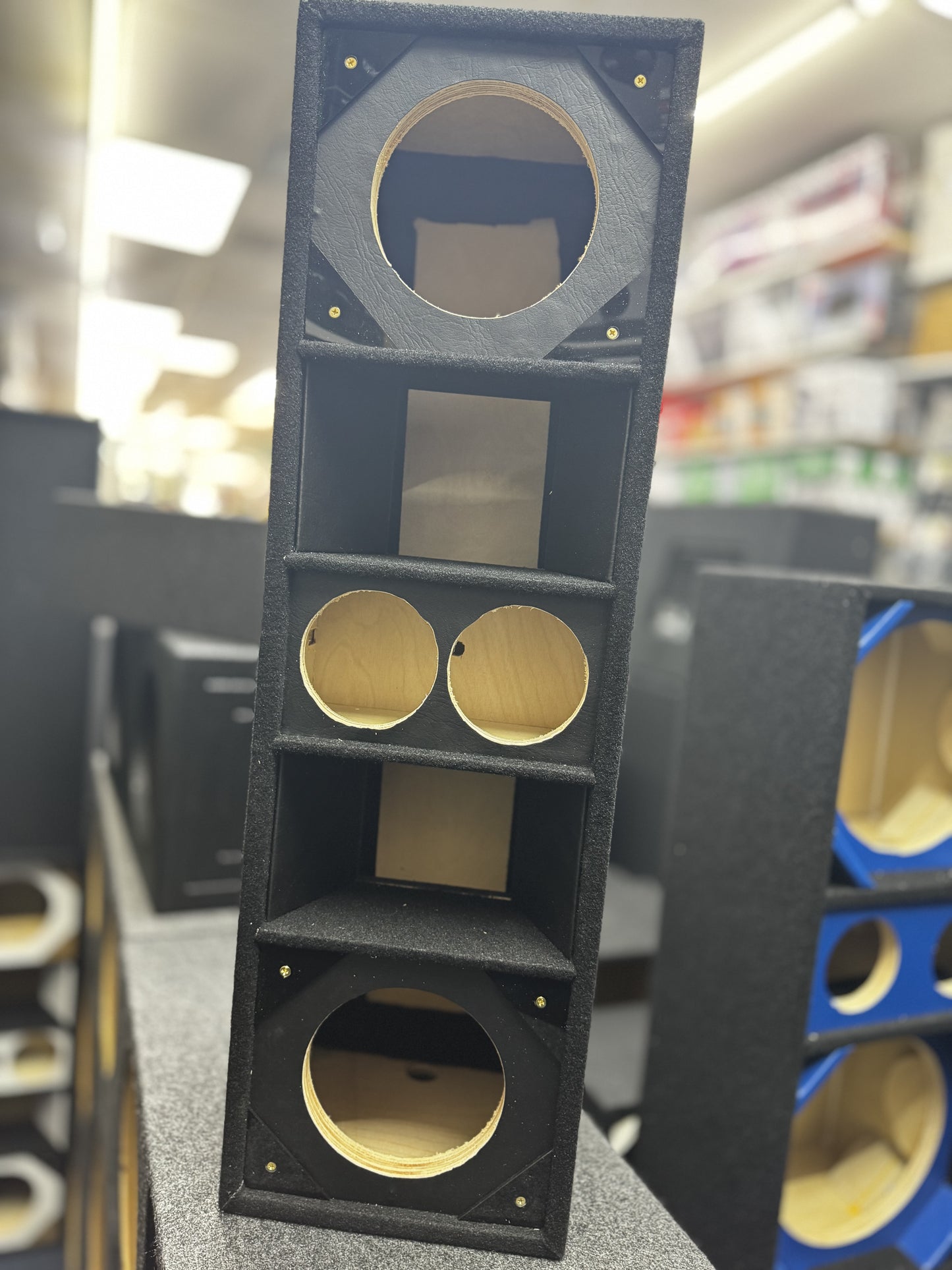 Empty box 2 drivers 2 tweeter 2 La